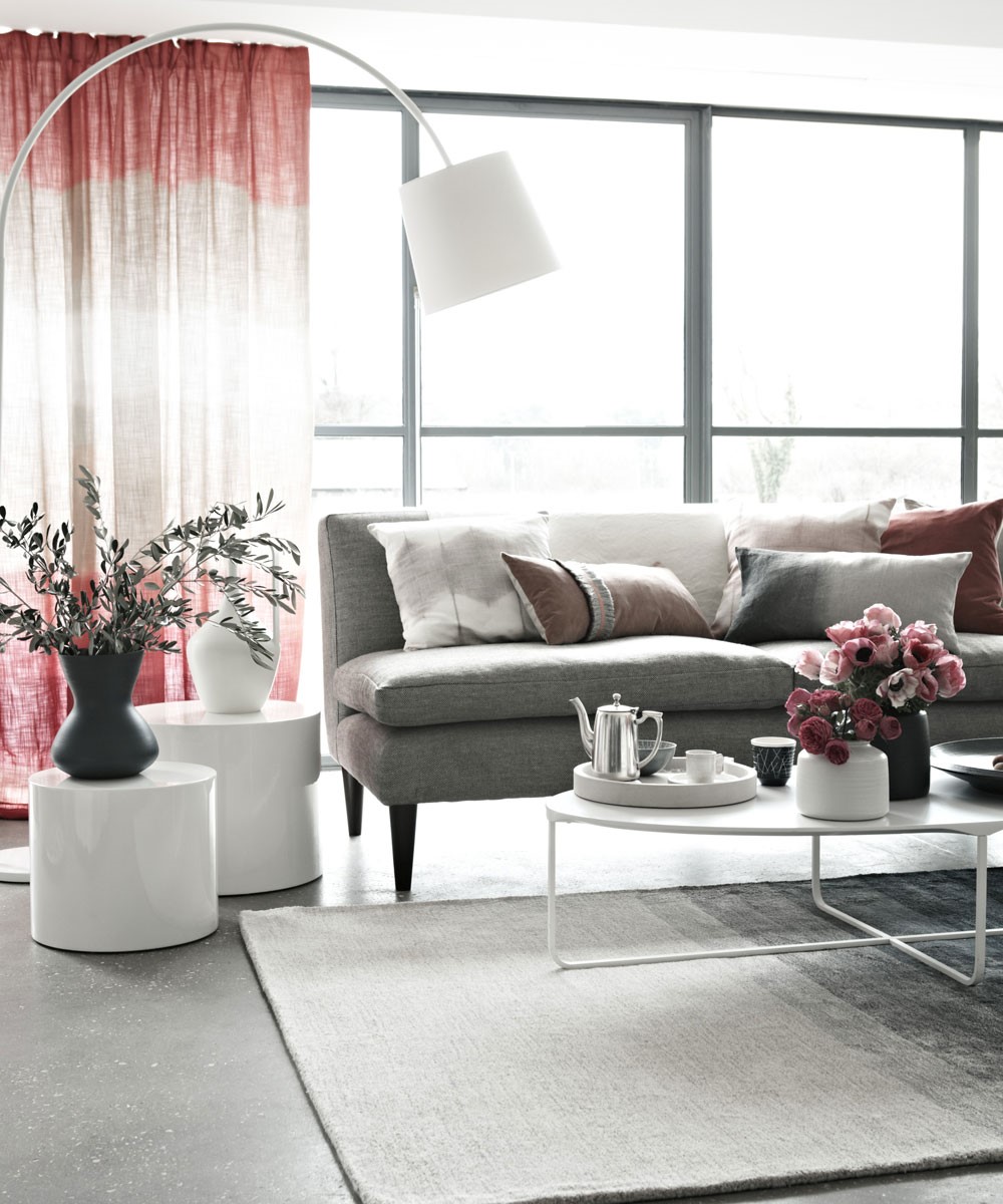 Roze met grijze woonkamer, heel modern en stijlvol design