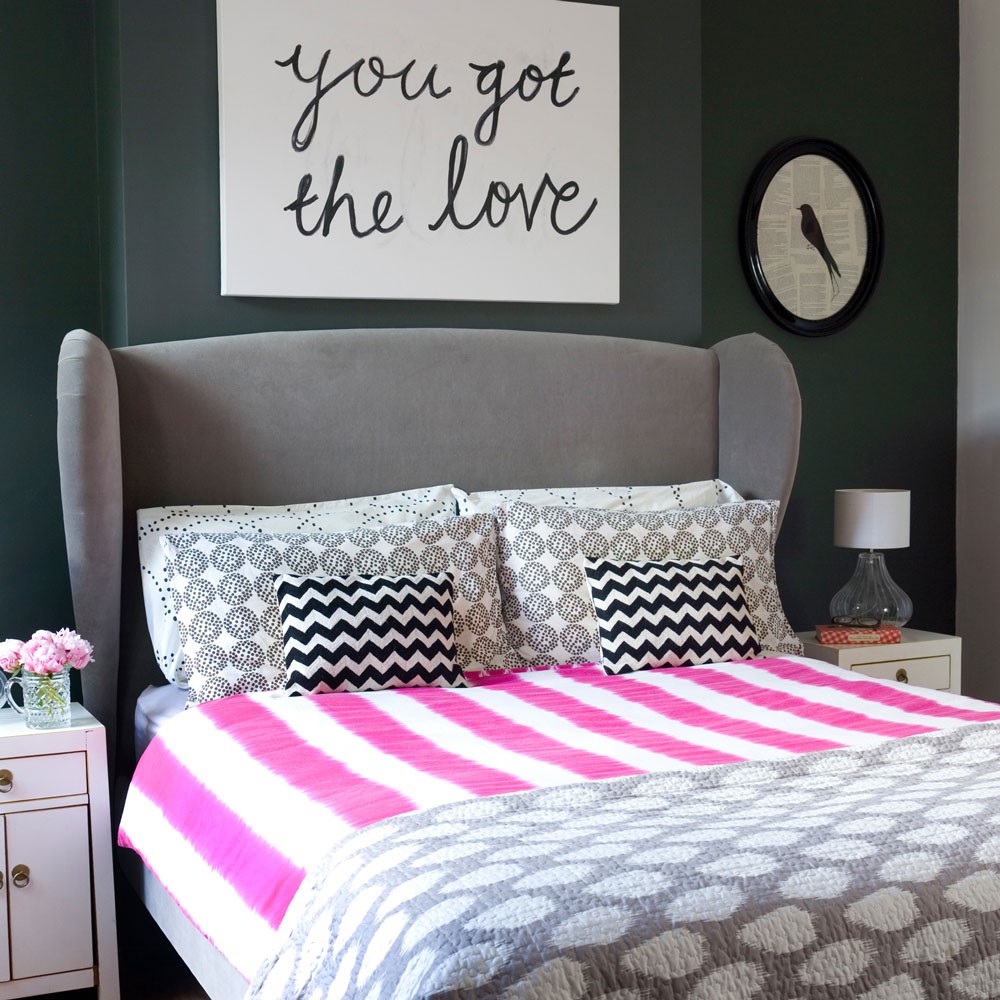 Grijs met roze slaapkamer, geef hele mooie accenten mee met decoratiekussens