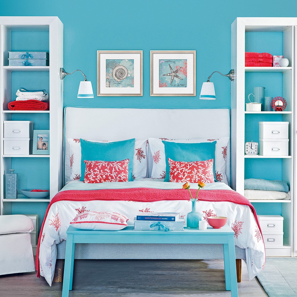 Heerlijk licht blauw voor in de slaapkamer voor op de muur en bijpassend tafeltje